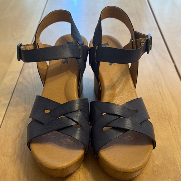 Women's Korks Bagley Sandals.  Blue non-leather upper.  Size 10. 3.5” heel - Picture 1 of 8
